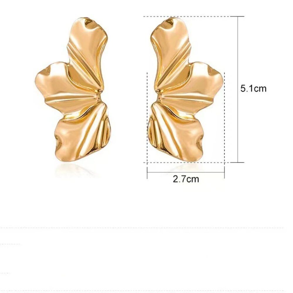 Alternative view of A Pair of Women's Earrings, Vintage High-End Petal Flower Earrings, Suitable for Daily Wear and Vacation Wear